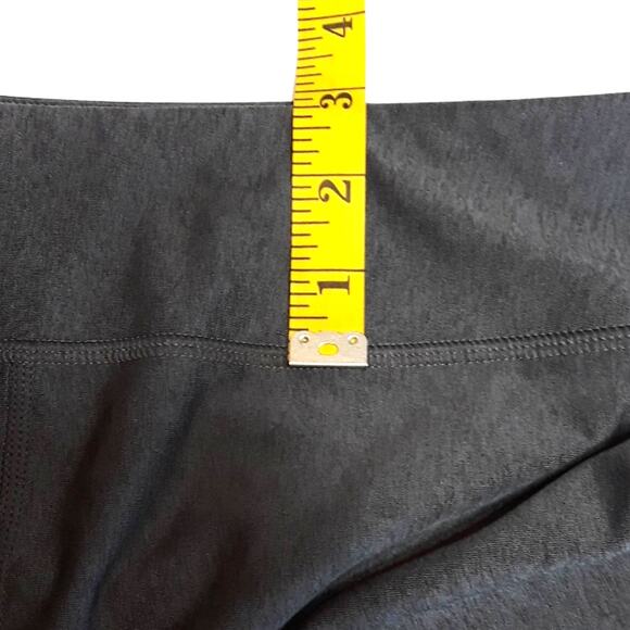 Womens Sz M Compression Heat Gear Gray Cropped Workout Leggings Under Armour - Picture 9 of 11